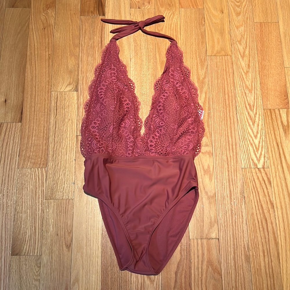 NWT large halter swimsuit padding